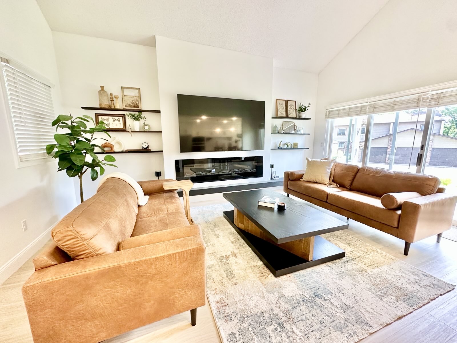2410 living room 5